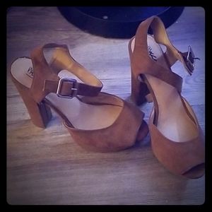 4/$20 Mossimo brown open toe heels